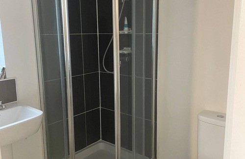 Pontprennau House | Village House in St Mellons - Close to A48 and M4 Motorway