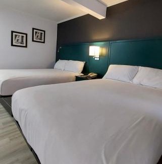 Clinton Hotel | Village Motel