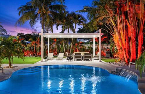 North Miami House | VillaLee-Jungle Palm Island white marble pool Area