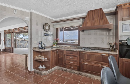Urbanizacion Famara House | 'Villalmar' with Sea View, Private Pool and Wi-Fi
