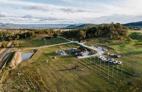 Budgee Budgee Villa | Villas at Small Batch Brewery & Hop Farm Mudgee