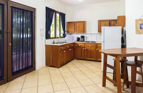 El Cerro Villa | Villas Spring #8 w/Pool Close to Everything in Manuel Antonio