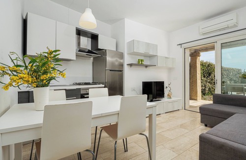 Pittulongu House | "Villetta Pellicano" near Beach with Private Terrace & Wi-Fi