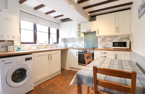 Whissendine Cottage | VINE COTTAGE, family friendly, with a garden in Whissendine