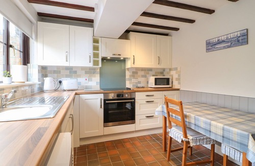 Whissendine Cottage | VINE COTTAGE, family friendly, with a garden in Whissendine