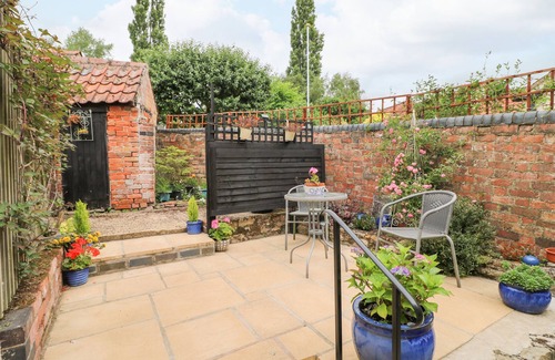 Whissendine Cottage | VINE COTTAGE, family friendly, with a garden in Whissendine