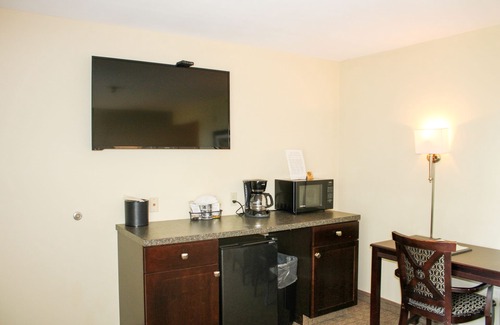 Kelleys Island Hotel | Vineyard Suite at Kelley's Island Venture Resort