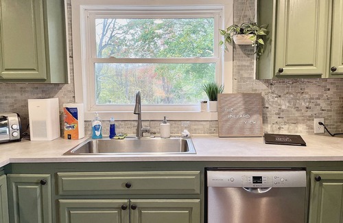 Madison Cottage | Vineyard View | Walk to Wineries & River| Hot Tub