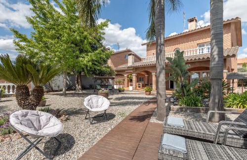 Pacs del Penedes House | Vineyard Vista Retreat - Casa Rural