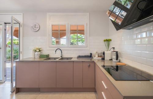 Pacs del Penedes House | Vineyard Vista Retreat - Casa Rural