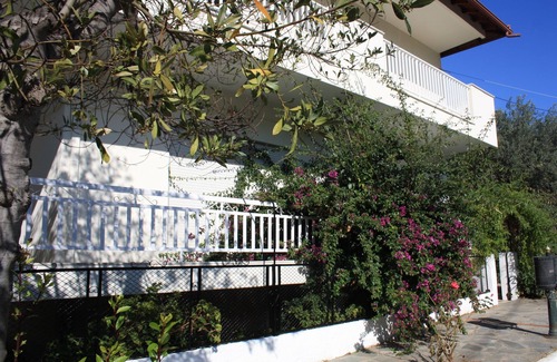 Pirgadikia Apartment | Vintage apartment with a heart