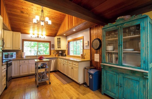 Hacienda House | Vintage Cabin with enclosed yard, well stocked Kitchen, Spa and Huge Sunny Deck.