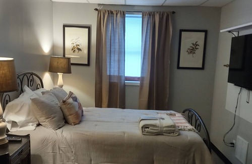 Oneida Apartment | vintage charm on broad