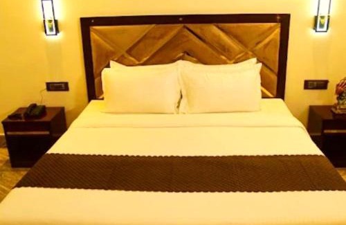Police Bazar Hotel | Vintage Dreams