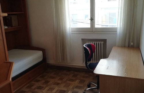 Milagrosa Condo | Vintage House in Pamplona Near the Plaza de los Fueros