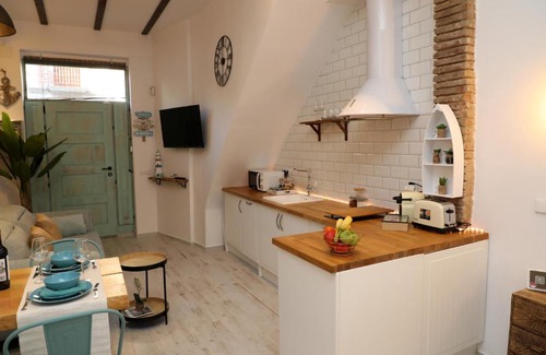 El Cabanyal Apartment | VINTAGE loft apartment Beach, private TERRACE Wifi