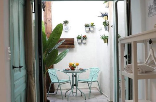 El Cabanyal Apartment | VINTAGE loft apartment Beach, private TERRACE Wifi