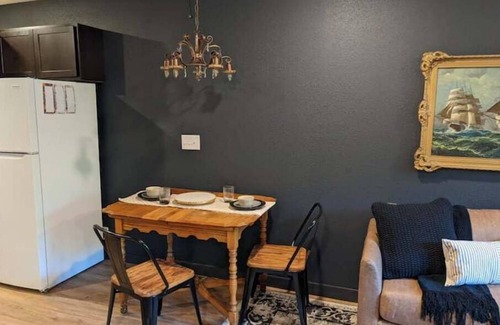Manhattan House | Vintage Ships Inn Duplex