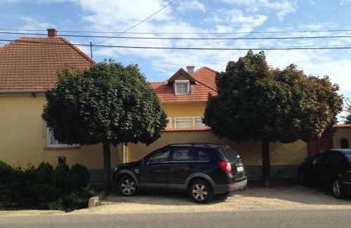 Papa Bed & Breakfast | Viola Vendégház