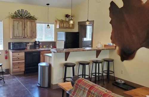 Grand Junction House | Visit Tres Chivos Farmhousenwarm and cozy, Kids and pet friendly too!