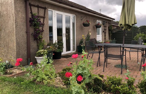 Coed-Y-Paen House | Visit Wales 4 Star, rural bungalow - Sauna, jacuzzi, play area and Free Wi-fi