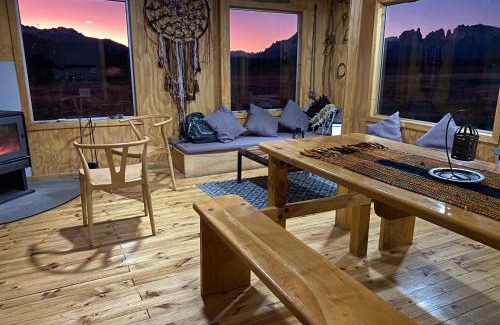Torres Del Paine Bed & Breakfast | Vista al Paine - Refugio de Aventura