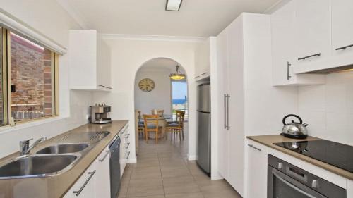 Forresters Beach House | Vista Di Mare Short Walk To Beach Accom Holidays