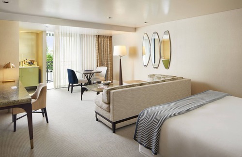 Norma Triangle Hotel | Vista Suite at The London West w/Private Balconies Near Beverly Hills Shopping