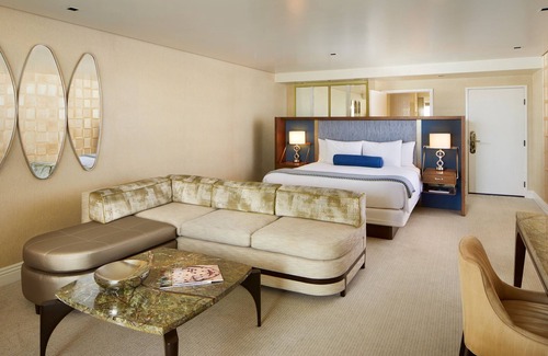 Norma Triangle Hotel | Vista Suite at The London West w/Private Balconies Near Beverly Hills Shopping