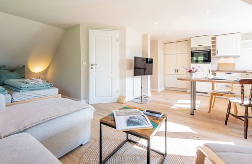 Rodenas Apartment | Vogelkoje Living in nature, vacation apartment with terrace and beach chair