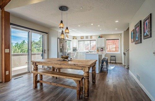 Sedona House | Vortex Horizon ⁓ Awesome Views⁓Deck⁓BBQ⁓Fire Table
