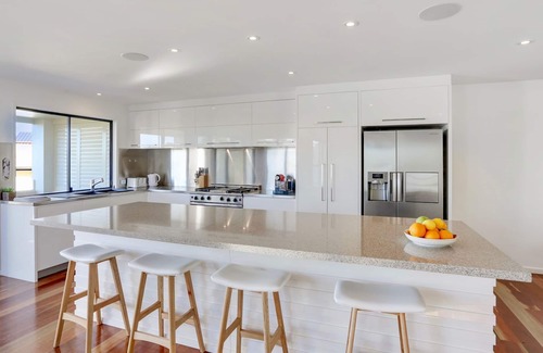Sunrise Beach House | Voyagers Vista - Walk to Beach & Sunshine Beach Village