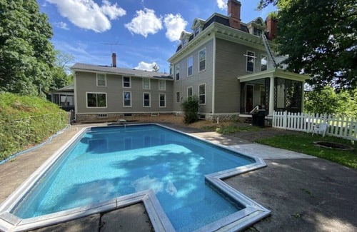 Palmyra Apartment | VRBO BY NICK IN HISTORIC PALMYRA WITH AN INGROUND POOL AND PRIVATE PORCH