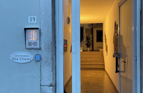 Barriera Vecchia-San Giacomo Apartment | Vrbo Property