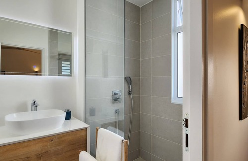 Tahiti Apartment | Vrbo Property