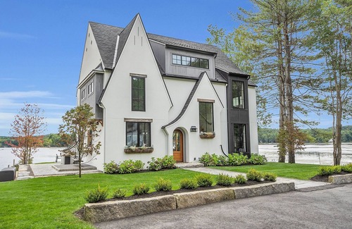 Winchendon House | VRBO Top 10 of 2024!- Copley's Lakefront Cottage on Lake Monomonac