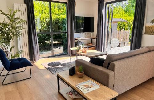 Ewijk House | Vrijstaande 6 persoons Bungalow hottub en pizzaoven op vakantiepark