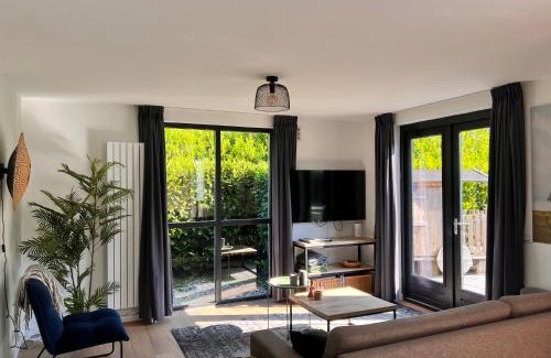 Ewijk House | Vrijstaande 6 persoons Bungalow hottub en pizzaoven op vakantiepark