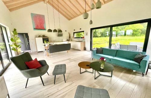 Breitscheid Villa | Wäller Haus - Modern villa with fireplace & large natural garden