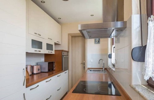 Kastel Novi Apartment | Wünderschönes Apartment in Kastel Novi. 7 Gehminuten vom Strand Entfernt