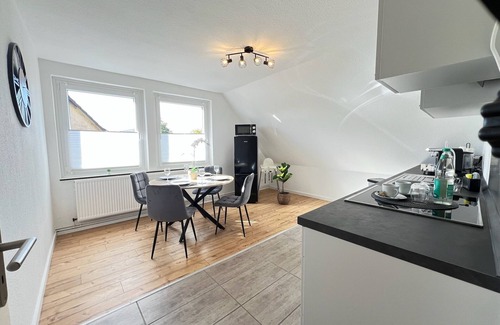 Region Hannover District Apartment | W&D living -Wood 'n' Black 'n' White- incl. parking lot