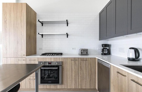 West Loop Apartment | W Loop Studio w Gym Pool Coworking nr UIC CHI-397