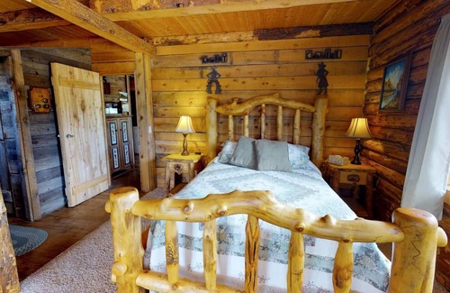 Blanding Resort | W-W: Guest Ranch Group Lodging up to 70!