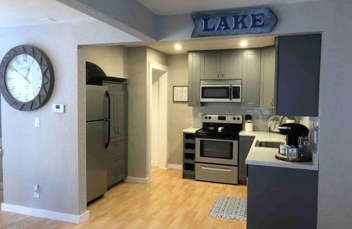 Muskego House | W172-Center-1 · Lake Muskego House, Walk to Stores & Restaurants
