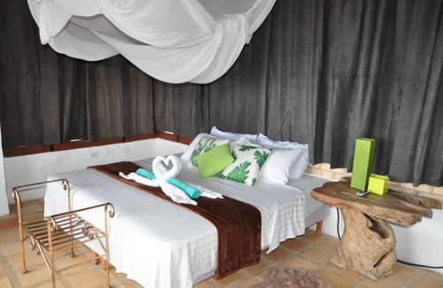Soto Bed & Breakfast | Wacawa Tower @ Oceanview B&B Curacao offers the traveler many things to see