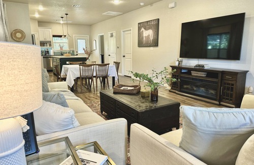 University House | Waco's Brick Beauty! 0.7 miles to Magnolia Market, 1.1 miles to Baylor!