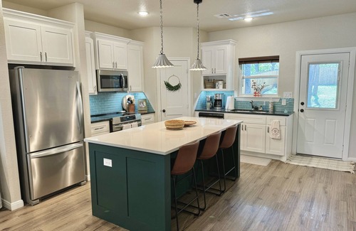 University House | Waco's Brick Beauty! 0.7 miles to Magnolia Market, 1.1 miles to Baylor!