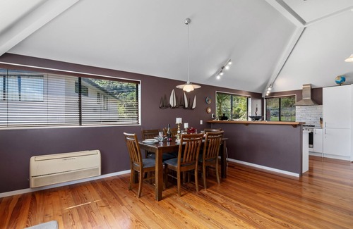 Waikawa Bay House | Waimarama Hideaway - Waikawa Holiday Home