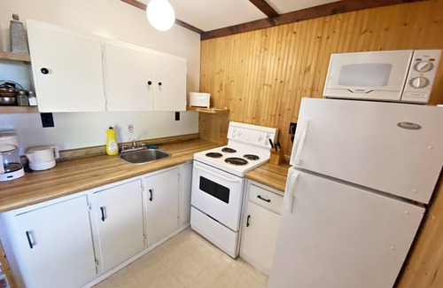 Manitoba Cabin | Wake up to waves at "Just Beachy"
