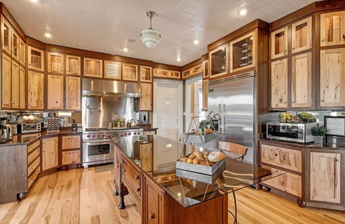 Reva House | Walden Hall - Live In Luxury
